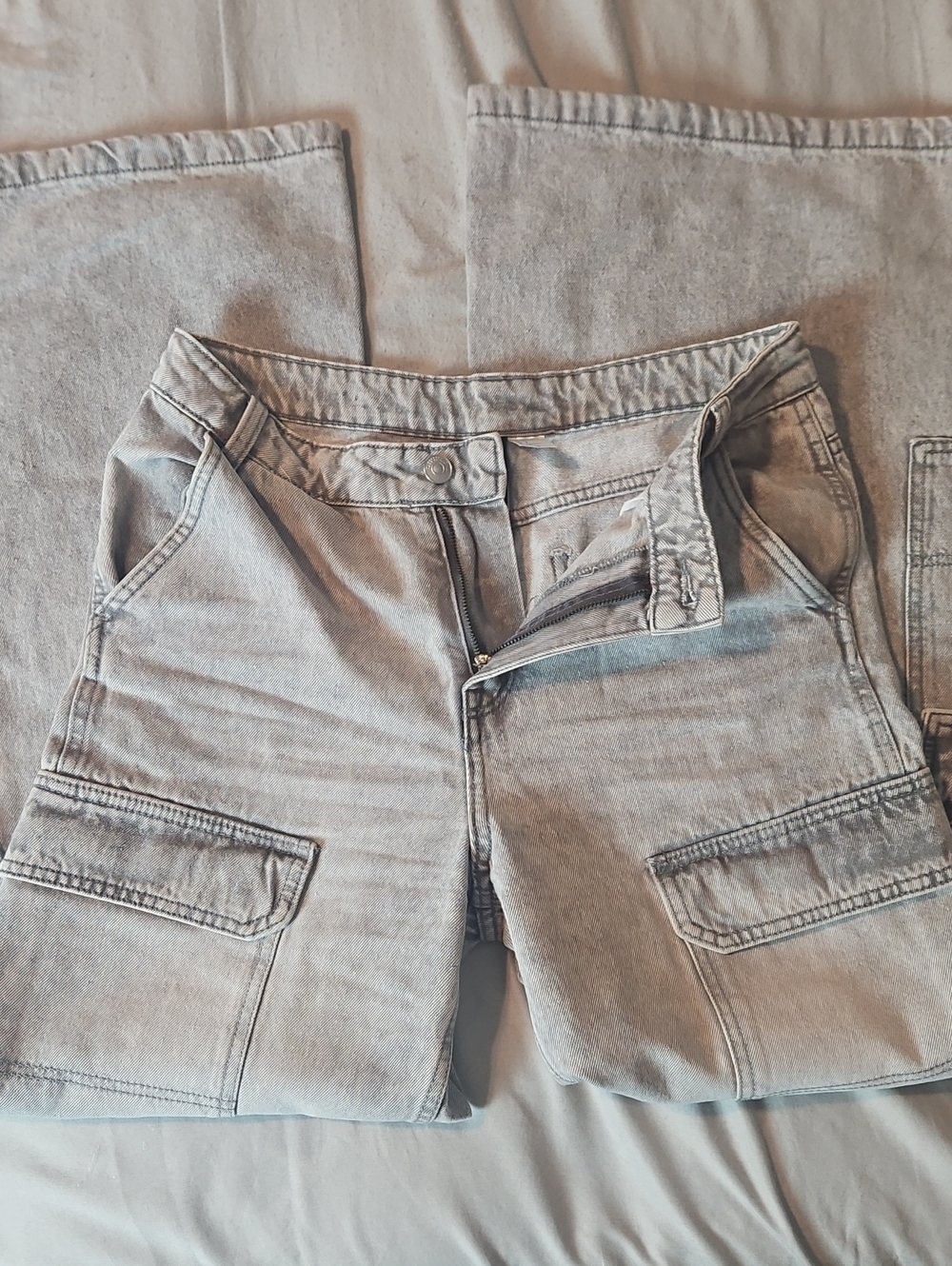 H&M Women's Light Gray Boyfriend Cargo Jeans Sz 2